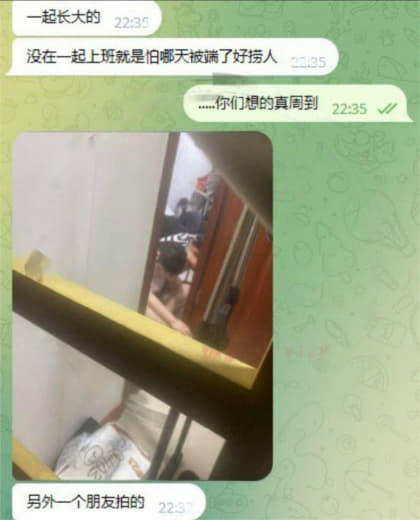 ：大门被砸开了，外面都是武警，电视台都去了。我兄弟只发了一句快救我兄弟...