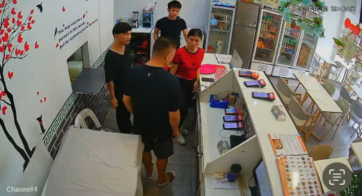 在菲店家注意了，这个中国大爷来我店里偷钱